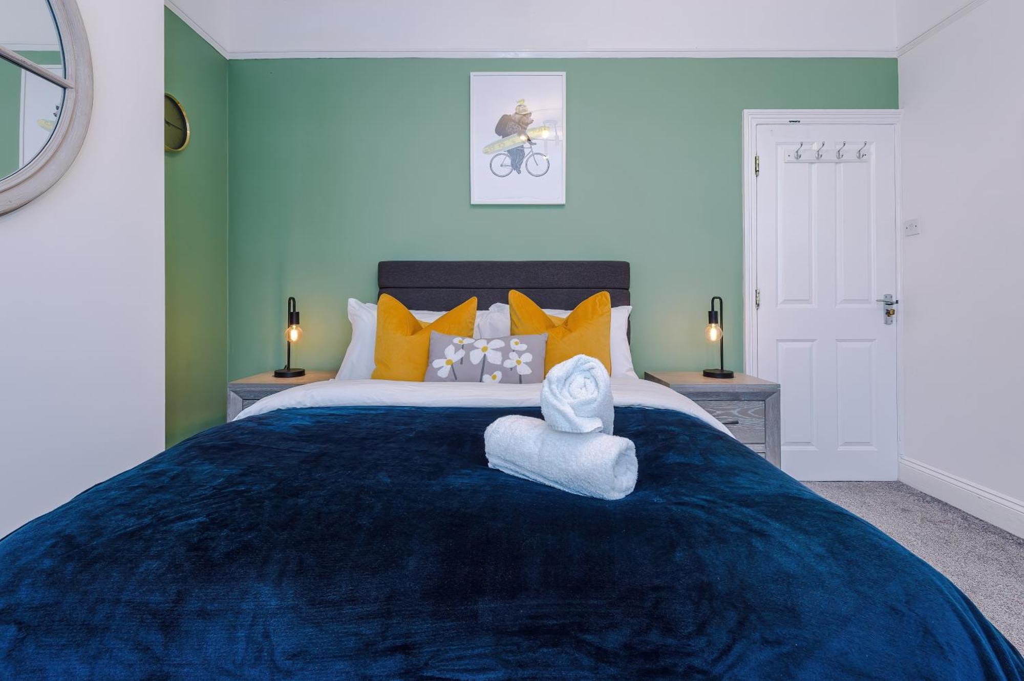 Incredible - Five Bedroom - 7 Actual Beds - 6 Bathroom House By Purestay - Central Bath With Parking Екстер'єр фото