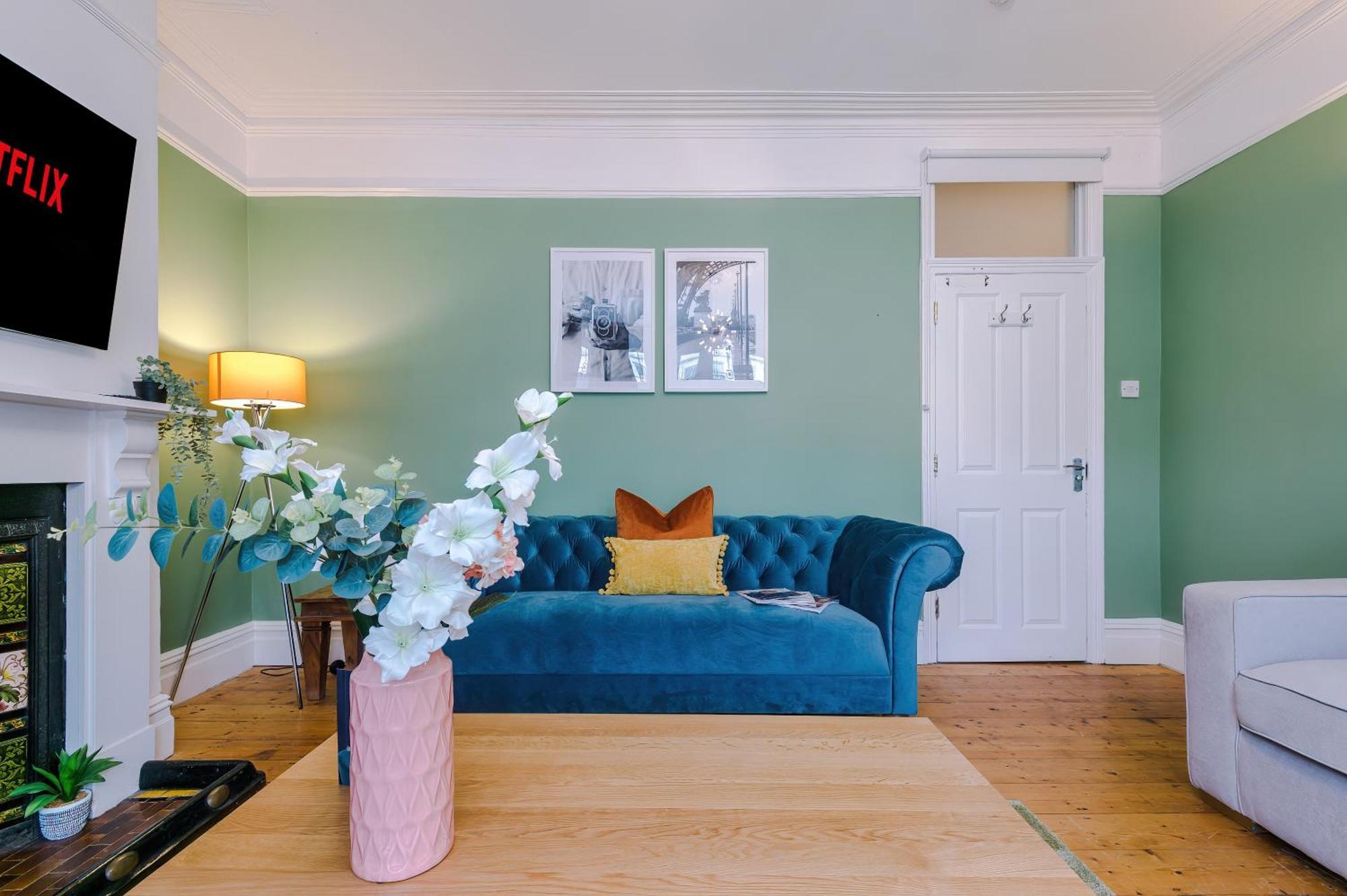 Incredible - Five Bedroom - 7 Actual Beds - 6 Bathroom House By Purestay - Central Bath With Parking Екстер'єр фото