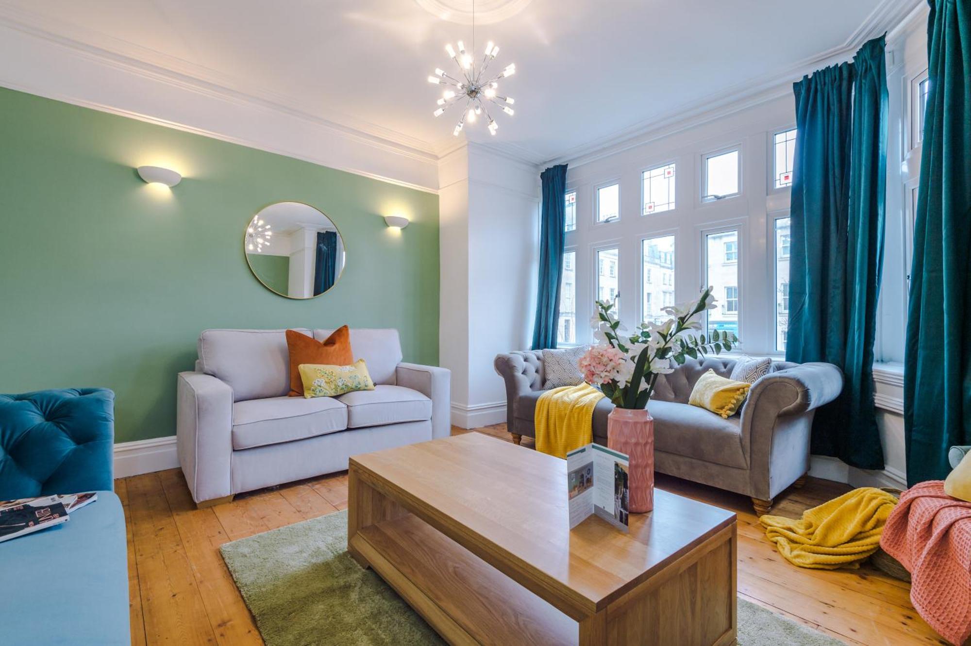 Incredible - Five Bedroom - 7 Actual Beds - 6 Bathroom House By Purestay - Central Bath With Parking Екстер'єр фото