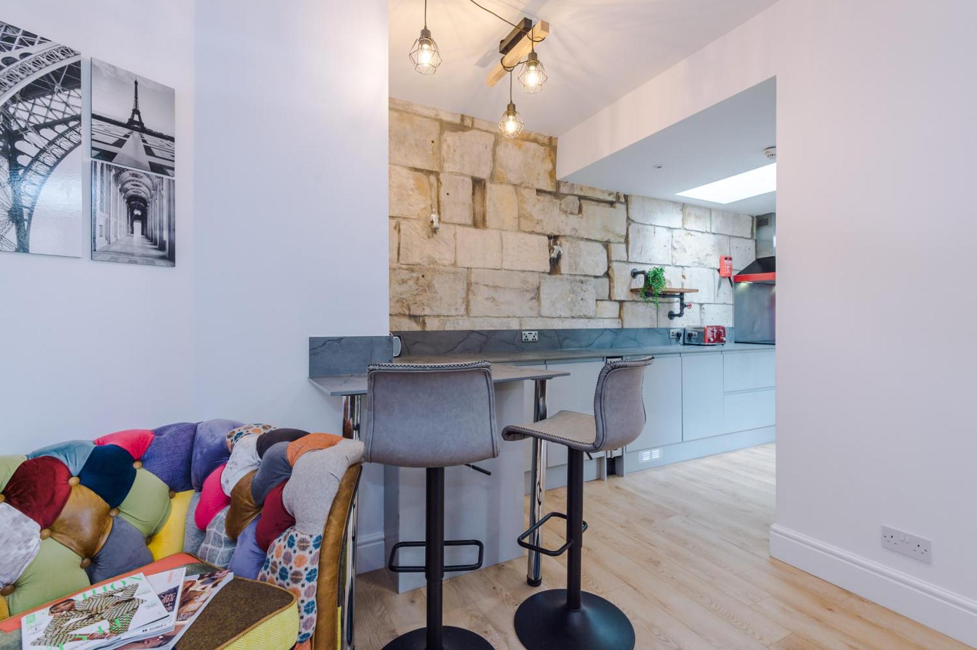 Incredible - Five Bedroom - 7 Actual Beds - 6 Bathroom House By Purestay - Central Bath With Parking Екстер'єр фото