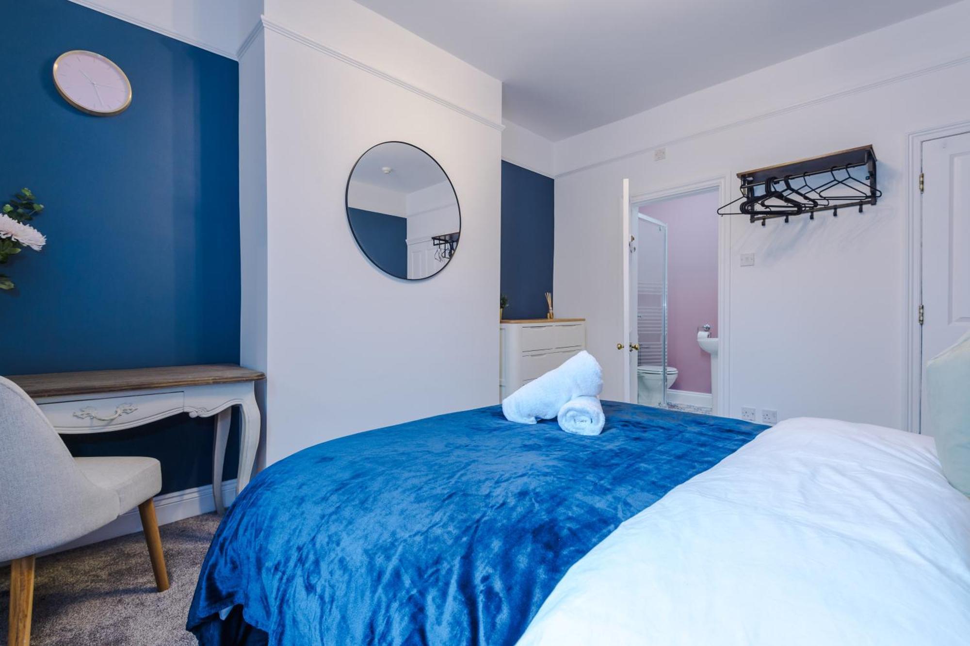 Incredible - Five Bedroom - 7 Actual Beds - 6 Bathroom House By Purestay - Central Bath With Parking Екстер'єр фото