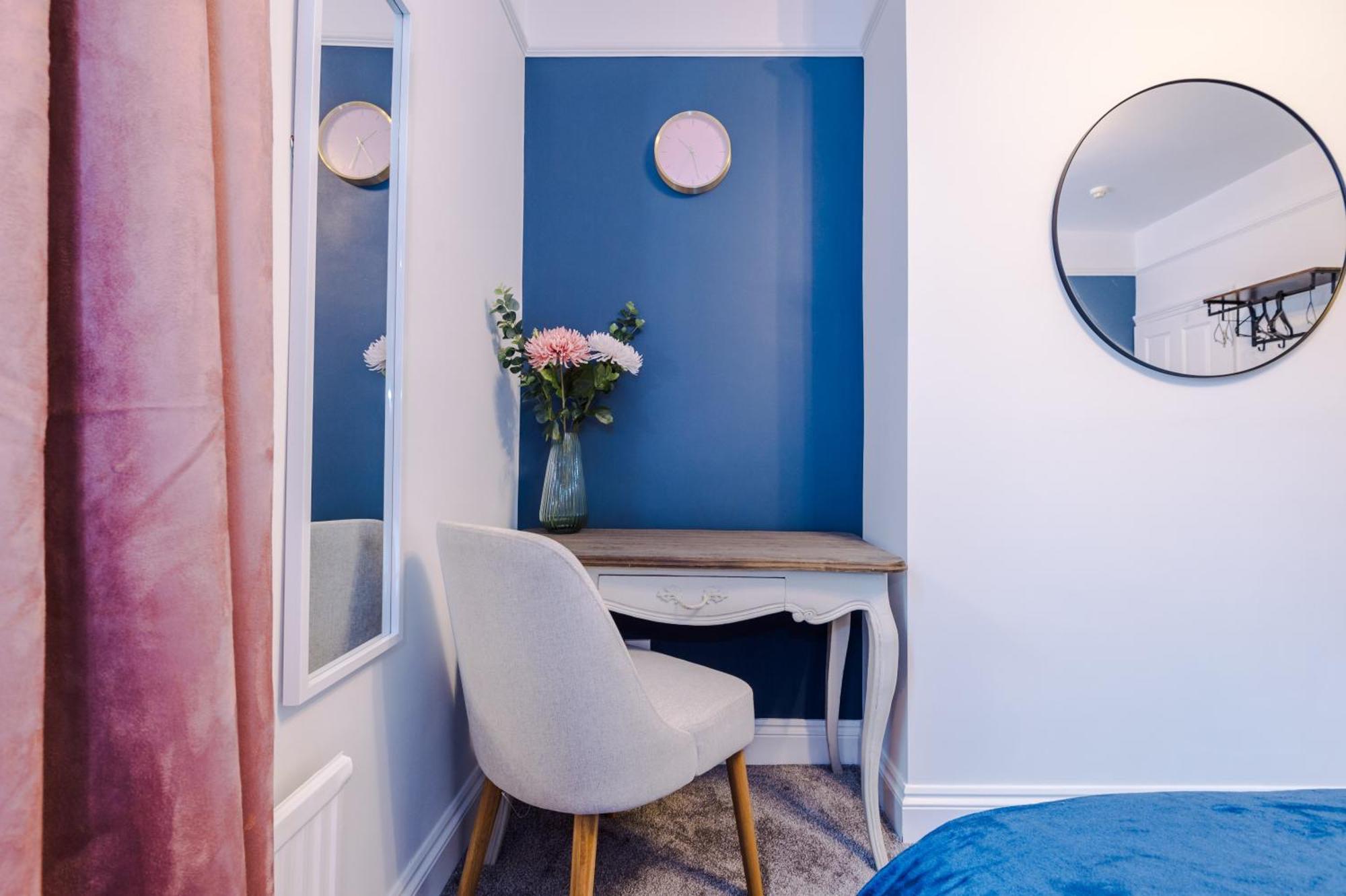 Incredible - Five Bedroom - 7 Actual Beds - 6 Bathroom House By Purestay - Central Bath With Parking Екстер'єр фото